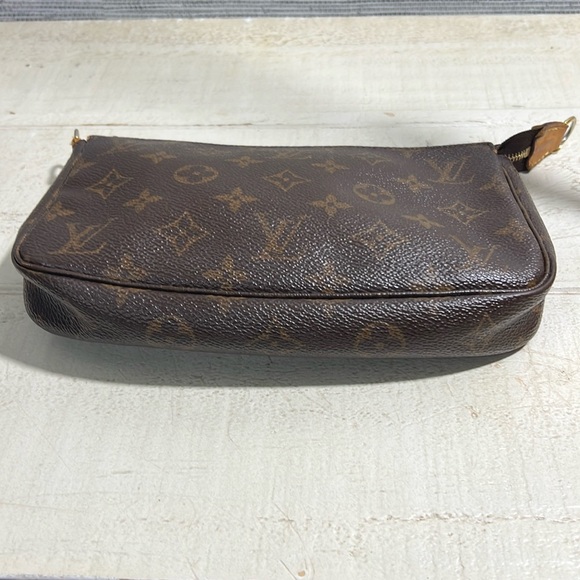 Louis Vuitton Pouch Bag Pochette Monogram ✅COA Included - Picture 12 of 16
